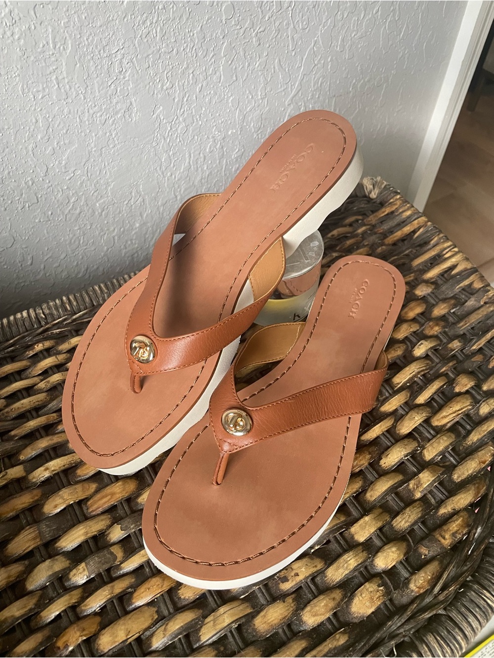 Coach Shelly Turn-Lock Leather Sandals in Saddle Brown Size 7.5